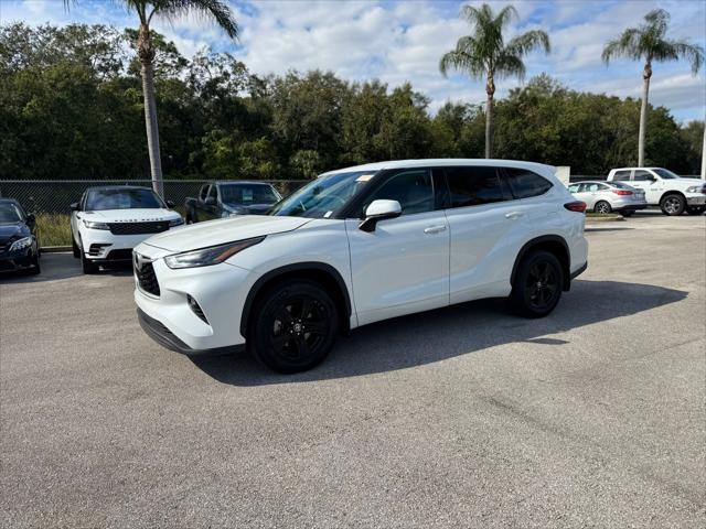 2022 toyota highlander le
