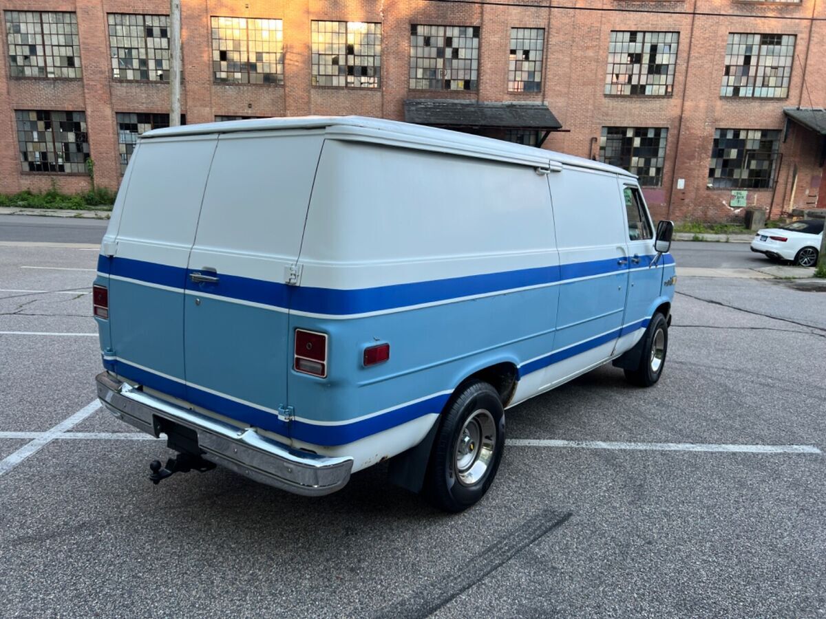 clean 78 chevy g20 no window - 39k miles