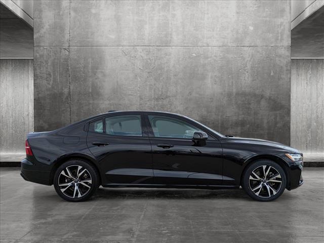 2024 volvo s60 b5 core dark theme