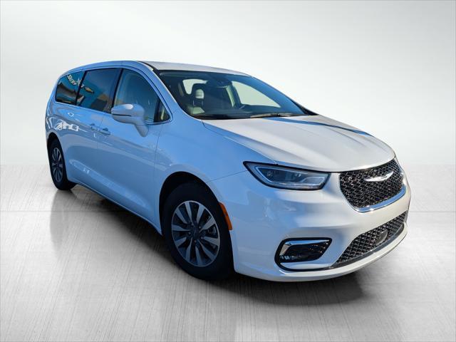 2022 chrysler pacifica hybrid touring l