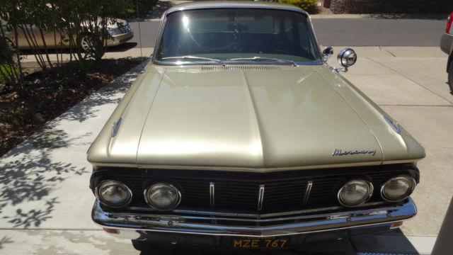 1963 mercury comet 4-door sedan