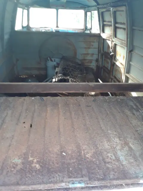 1960 rusty volkswagen panel bus