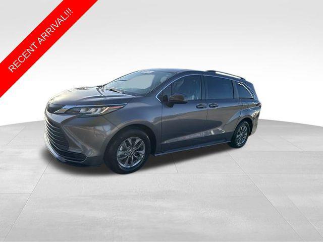 2022 toyota sienna le