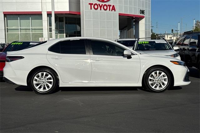 2024 toyota camry le