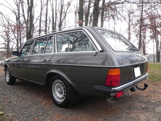 1983 mercedes 230te wagon. only 38k mi. air. manual. nice clean car. no reserve
