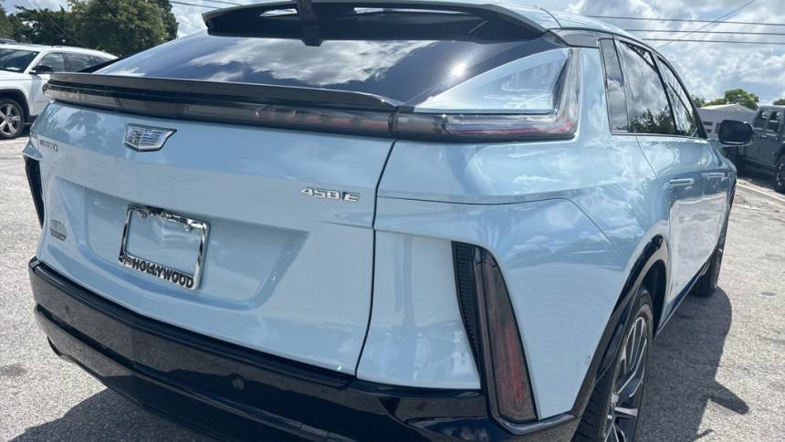 2024 cadillac lyriq sport 1