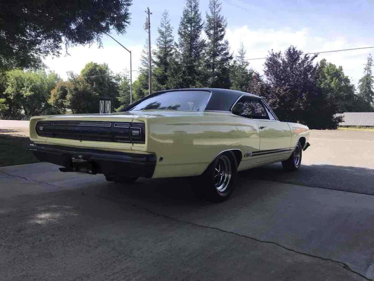 1968 plymouth gtx hardtop yellow rwd automatic gtx