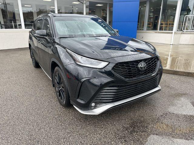 2022 toyota highlander xse