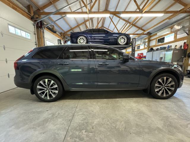2021 volvo v90 cross country t6