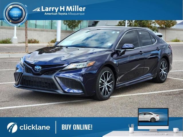 2022 toyota camry hybrid se