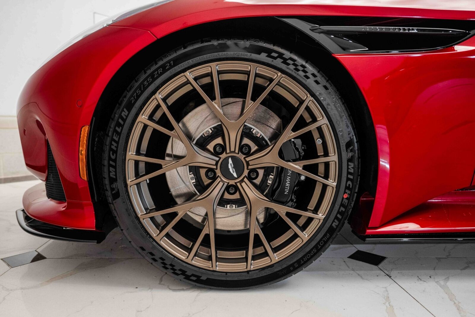 2025 aston martin db12 volante