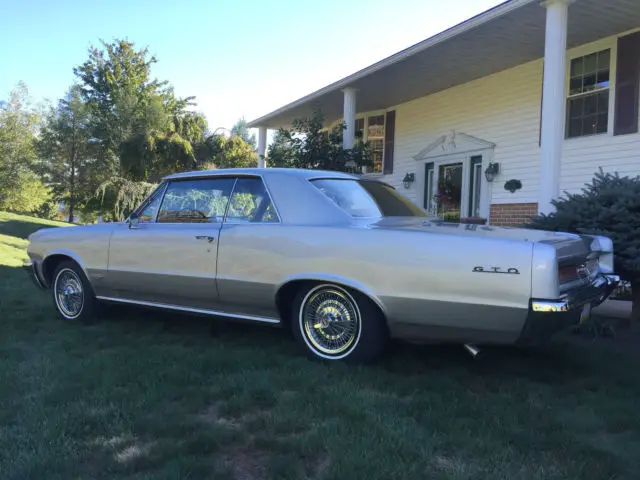 1964 pontiac gto 389 ci; 4 bbl; 4-speed manual transmission