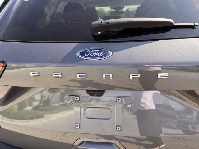 2022 ford escape se