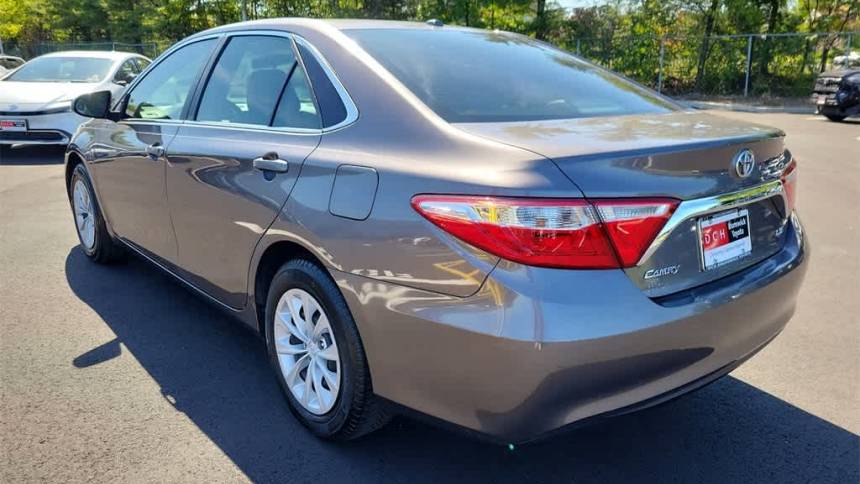 2017 toyota camry le