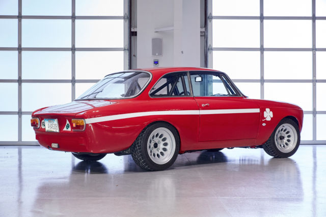 1966 alfa romeo gtv/ gtam replica
