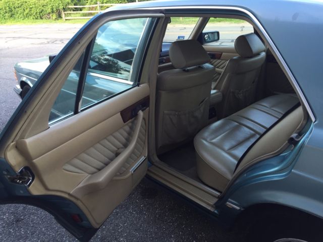 1991 mercedes benz 350sd**3.5 liter turbodiesel**classic mercedes sedan
