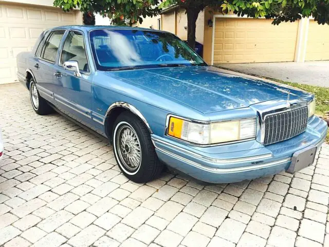 gorgeous 1993 lincoln towncar executive,81k miles,elderly owned,garaged,lo resrv