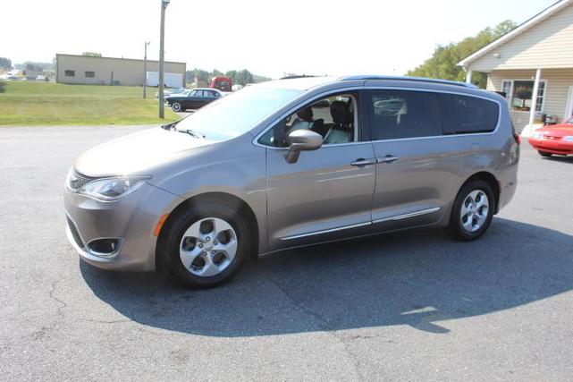2017 chrysler pacifica touring-l