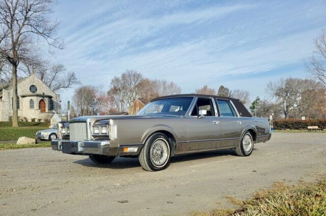 1985 lincoln town car jubilee gold 302 v8 -loaded w/ only 19k miles!