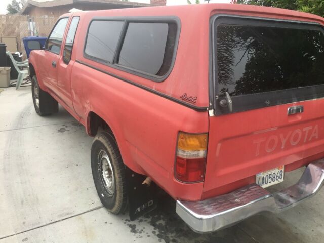 1989 5 speed manual toyota pickup 4x4 with locking hubs. family owned since new
