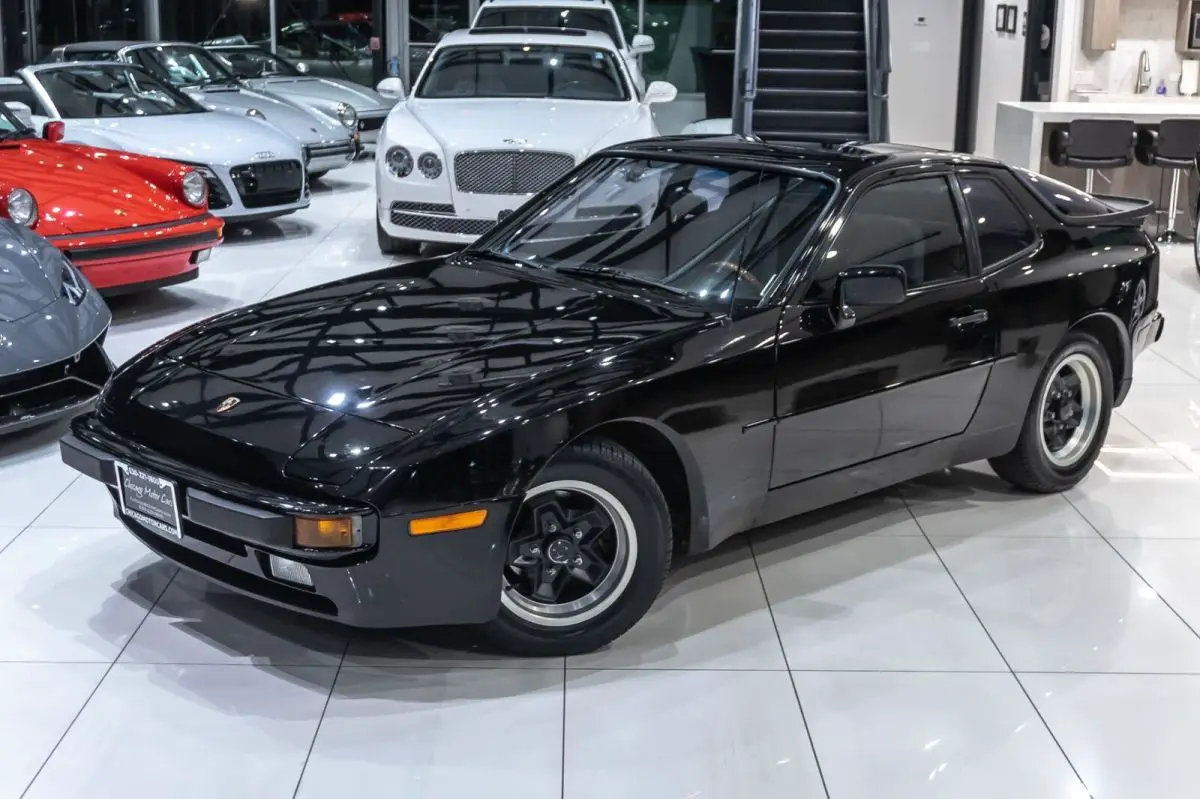 1983 porsche 944 coupe manual transmission! upgraded sound system! i4 2.5l
