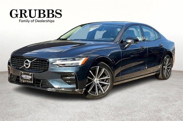 2022 volvo s60 b5 momentum