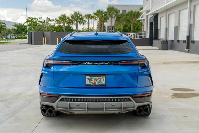 2019 lamborghini urus base