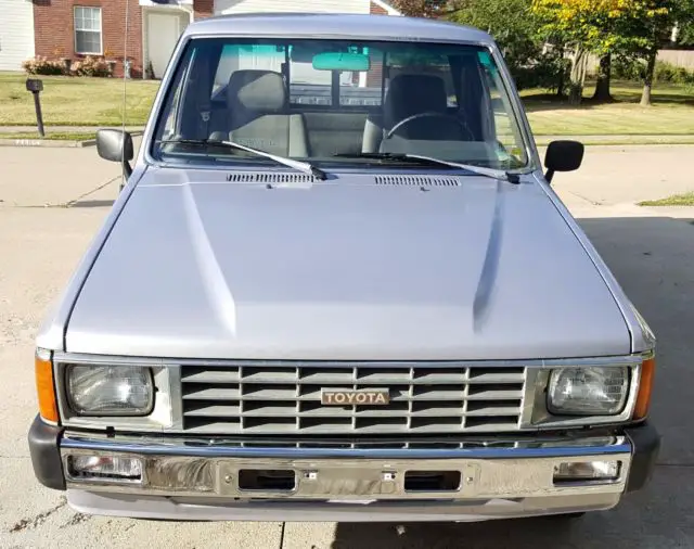 1986 toyota hilux fuel injected turbo, mt excellent driver no reserve