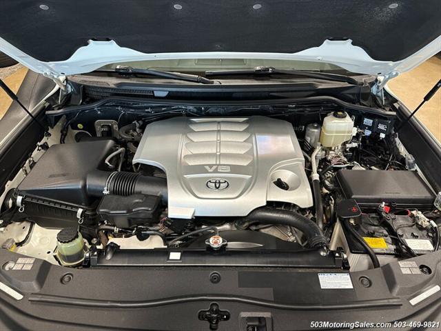 2020 toyota land cruiser base