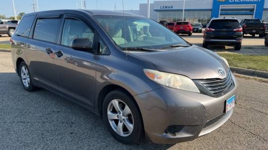 2012 toyota sienna base 7-passenger