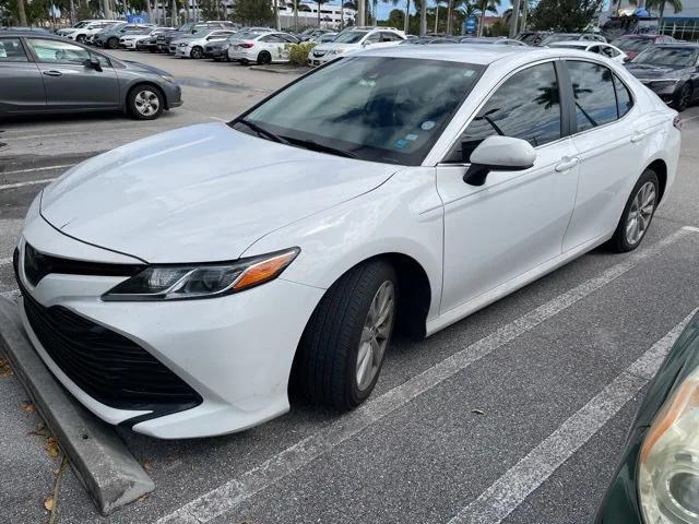 2019 toyota camry le