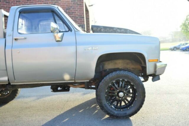 1985 chevrolet pickup c10 1/2 ton stepside