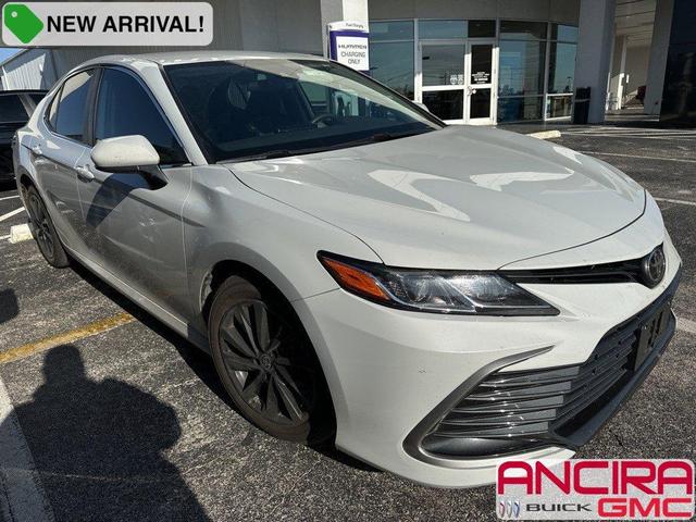 2022 toyota camry le
