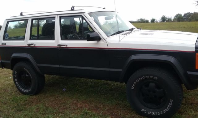 88 jeep cherokee laredo 4x4 4.0l inline 6, clean, low miles!