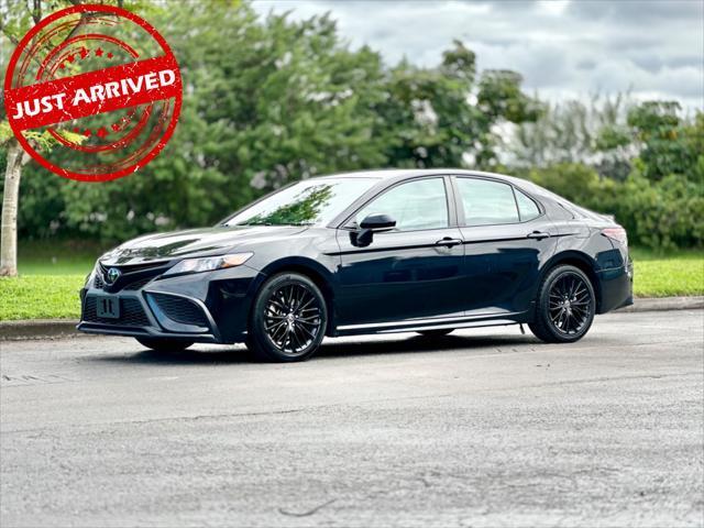 2022 toyota camry se nightshade