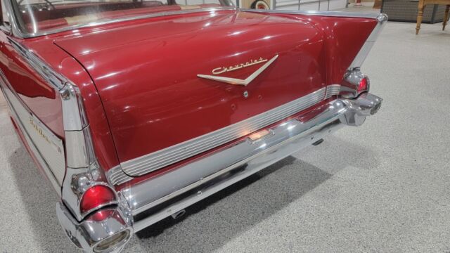 1957 chevrolet bel air - 2 door - 350 motor - 4 speed trans