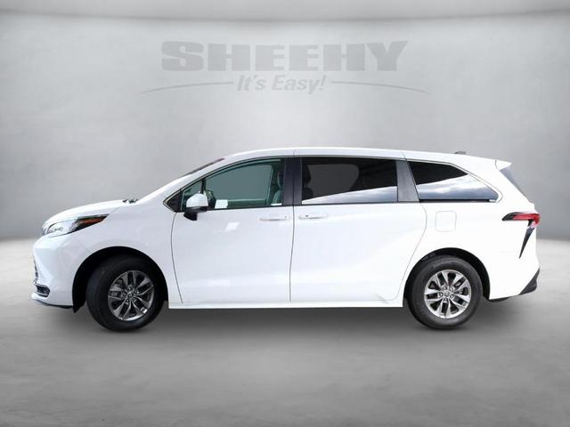 2022 toyota sienna le