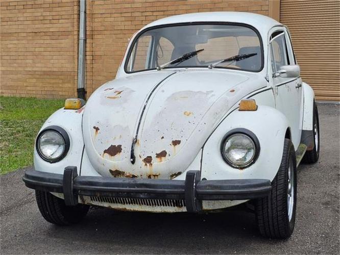 1971 volkswagen super beetle in hope mills, north carolina