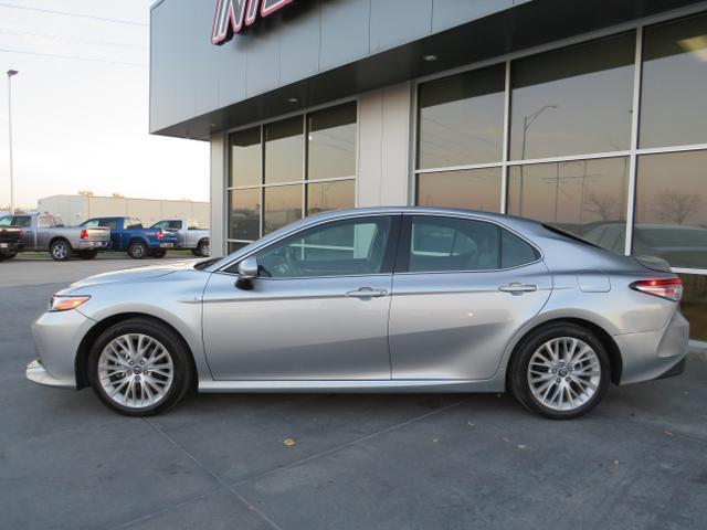 2018 toyota camry hybrid xle