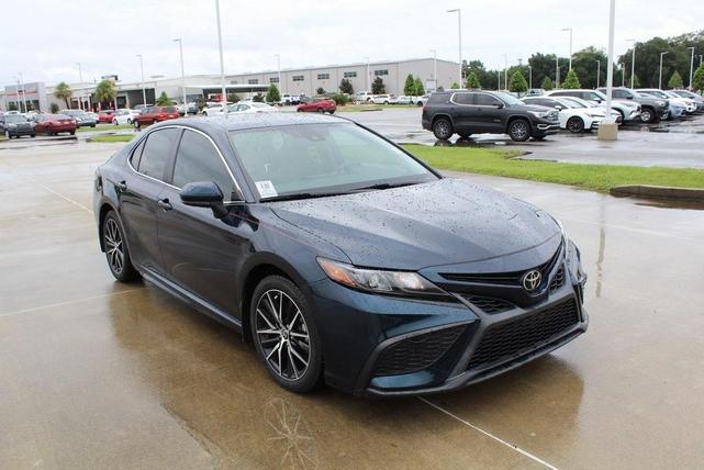 2021 toyota camry se