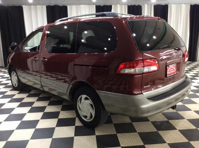 2001 toyota sienna le