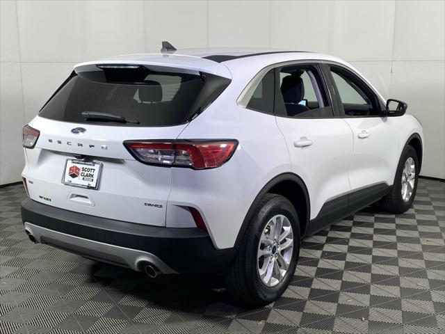 2022 ford escape se