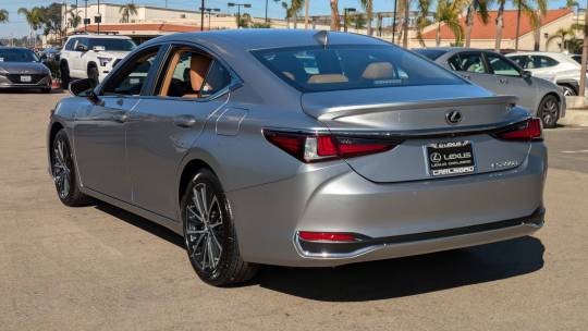 2025 Lexus ES