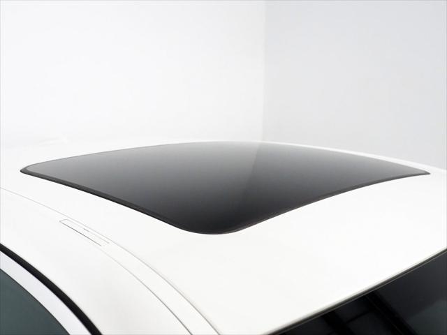 2021 bmw 330 *heads-up display, navigation, live cockpit pro, safety alerts, backup-camera, moonroof, heated seats/steering, comfort access, 19 inch wheels, apple carplay