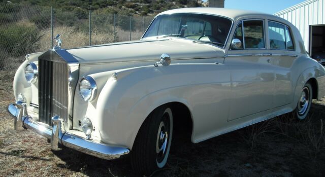 lhd 6.2l v8 4-speed automatic vanilla w/champagne leather 60k miles bucket seats