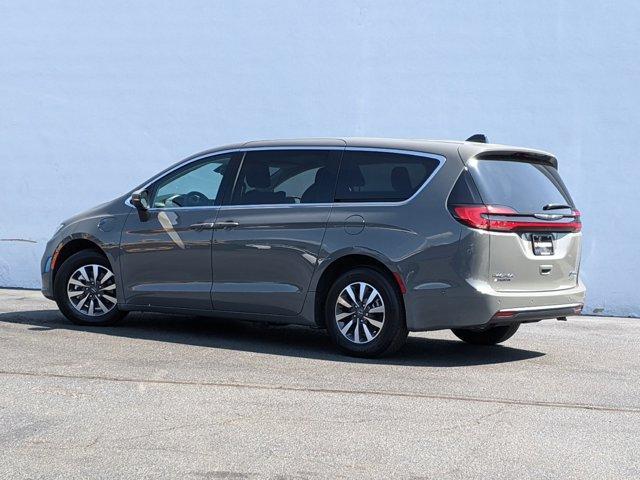 2023 chrysler pacifica hybrid touring l