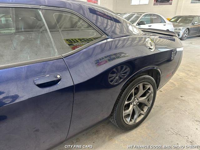 2017 dodge challenger sxt