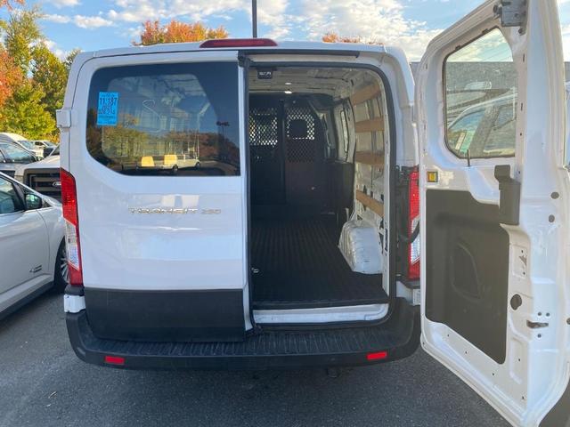 2023 ford transit-250 base