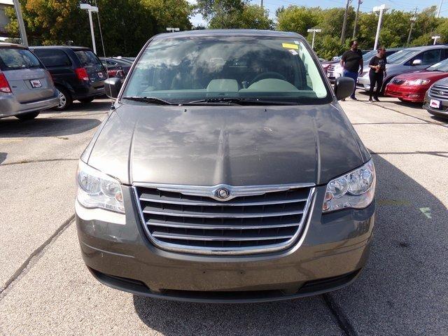 used 2010 chrysler town & country lx milwaukee, wi 53209 for sale in milwaukee, wisconsin