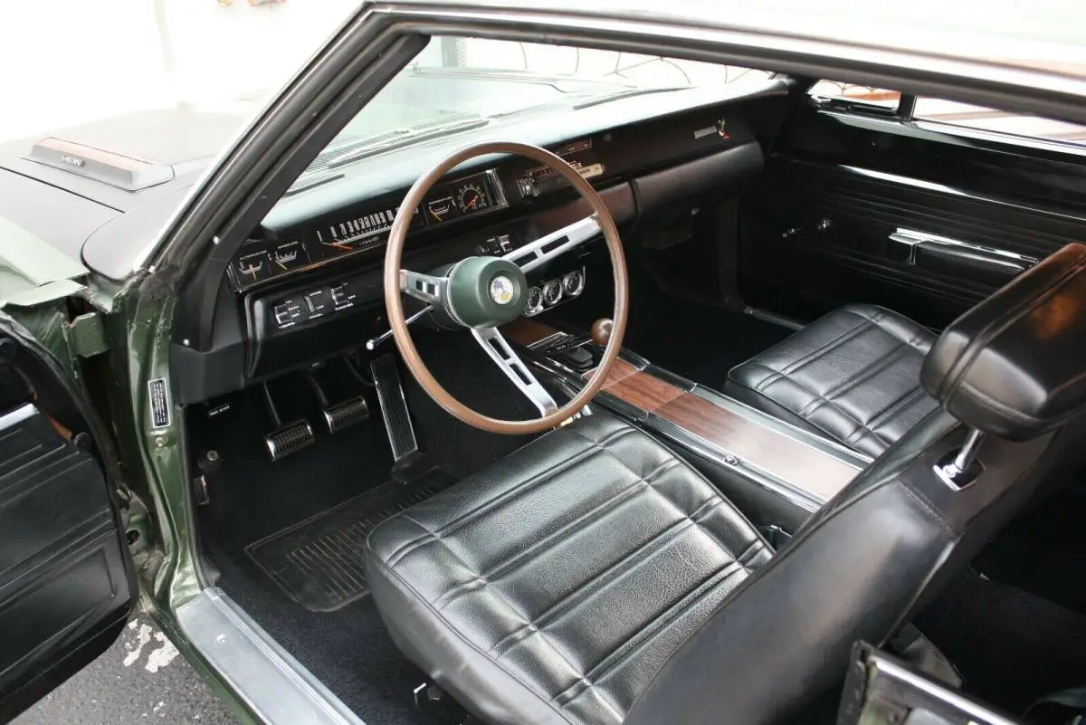1969 hemi roadrunner. real "j" code track pack 4 speed car